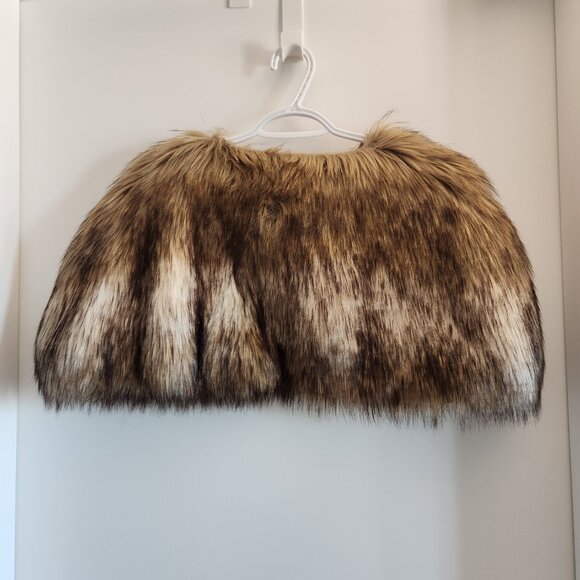 Faux Fur Shrug / Cape - Picture 4 of 7